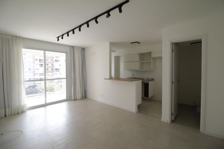 Sala de apartamento para alugar com 1 quarto, 63m² em Barra Olímpica, Rio de Janeiro
