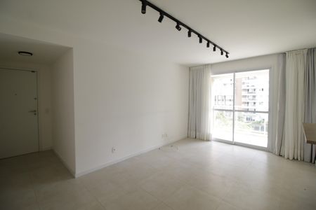 Sala de apartamento para alugar com 1 quarto, 63m² em Barra Olímpica, Rio de Janeiro