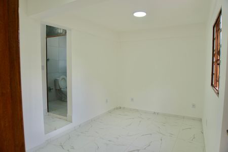 Sala de casa para alugar com 2 quartos, 75m² em Caiçaras, Belo Horizonte