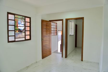 Sala de casa para alugar com 2 quartos, 75m² em Caiçaras, Belo Horizonte