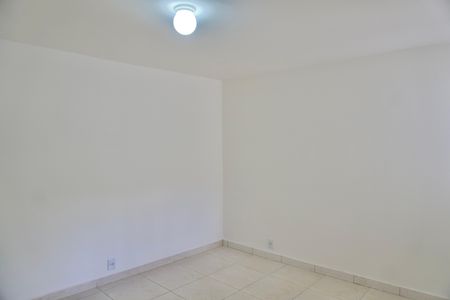 Quarto 1 de casa para alugar com 2 quartos, 75m² em Caiçaras, Belo Horizonte
