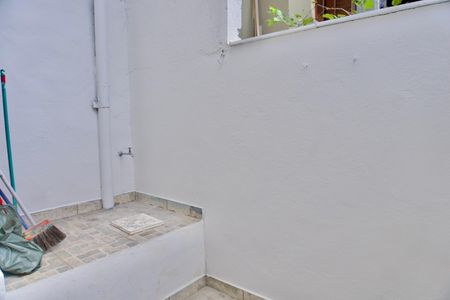 Casa para alugar com 75m², 2 quartos e 1 vagaÁrea de Serviço - Área Externa