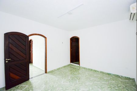 Suíte 1 de casa para alugar com 3 quartos, 170m² em Jardim Cristin Alice, Guarulhos