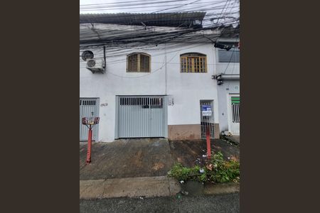 Casa para alugar com 170m², 3 quartos e 1 vaga Casa para alugar com 170m², 3 quartos e 1 vagaFachada