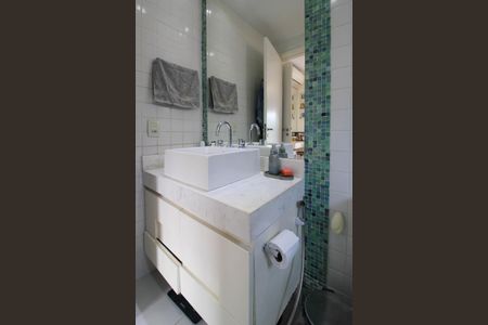 Apartamento à venda com 127m², 3 quartos e 2 vagas Apartamento à venda com 127m², 3 quartos e 2 vagasBanheiro Suíte