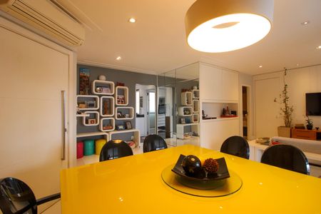 Apartamento à venda com 127m², 3 quartos e 2 vagas Apartamento à venda com 127m², 3 quartos e 2 vagasSala