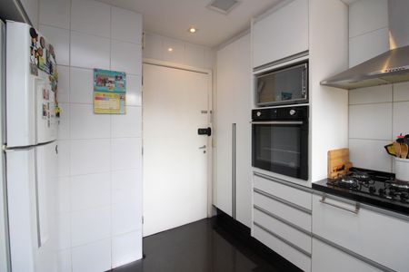 Apartamento à venda com 127m², 3 quartos e 2 vagas Apartamento à venda com 127m², 3 quartos e 2 vagasCozinha