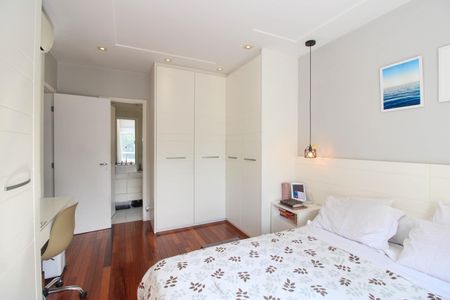 Apartamento à venda com 127m², 3 quartos e 2 vagas Apartamento à venda com 127m², 3 quartos e 2 vagasSuíte