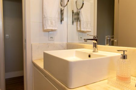 Apartamento à venda com 131m², 3 quartos e 3 vagasBanheiro da Suíte 1