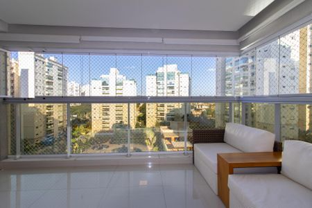 Apartamento à venda com 131m², 3 quartos e 3 vagasVaranda
