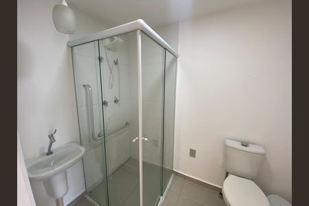 Banheiro social de kitnet/studio para alugar com 1 quarto, 30m² em Butantã, São Paulo