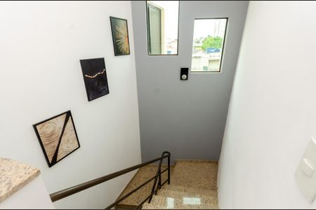 Casa à venda com 200m², 3 quartos e 4 vagasEscada