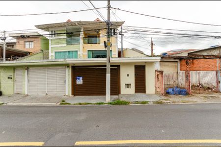 Casa à venda com 200m², 3 quartos e 4 vagas Casa à venda com 200m², 3 quartos e 4 vagasFachada