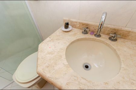 Casa à venda com 200m², 3 quartos e 4 vagasSuíte 3 - Banheiro