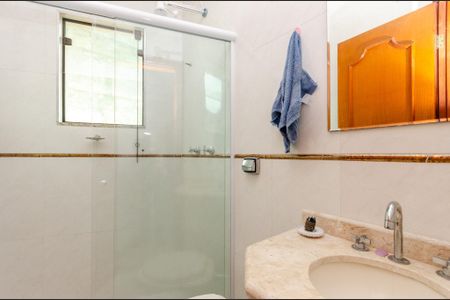 Casa à venda com 200m², 3 quartos e 4 vagas Casa à venda com 200m², 3 quartos e 4 vagasSuíte 3 - Banheiro