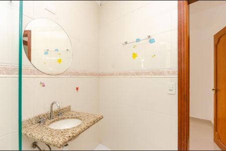 Casa à venda com 200m², 3 quartos e 4 vagasSuíte 2 - Banheiro