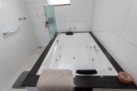 Casa para alugar com 540m², 3 quartos e 6 vagasBanheiro da Suíte