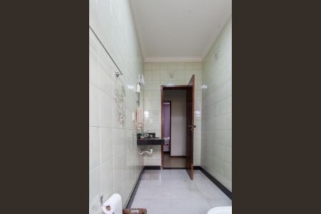 Casa para alugar com 540m², 3 quartos e 6 vagasBanheiro Social 1