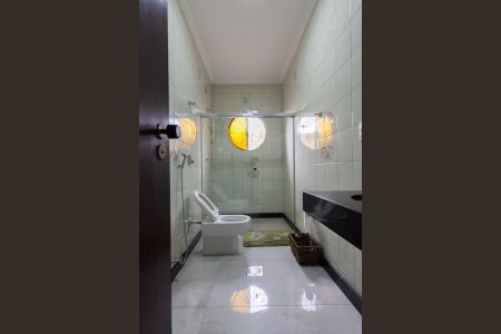 Casa para alugar com 540m², 3 quartos e 6 vagasBanheiro Social 1