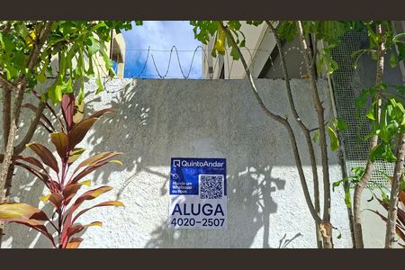 Placa instalada de apartamento para alugar com 1 quarto, 60m² em Amaralina, Salvador