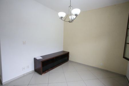 Sala de casa para alugar com 6 quartos, 200m² em Taquara, Rio de Janeiro