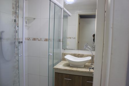 Banheiro da Suíte  de apartamento para alugar com 3 quartos, 56m² em Cocaia, Guarulhos