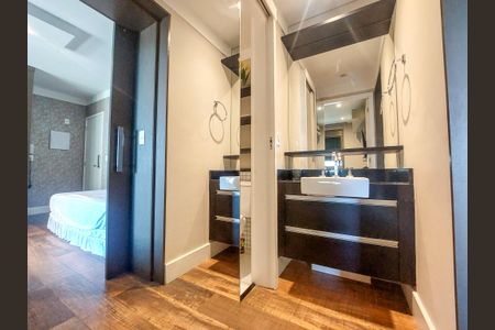 Banheiro de apartamento para alugar com 1 quarto, 50m² em Brooklin Paulista, São Paulo