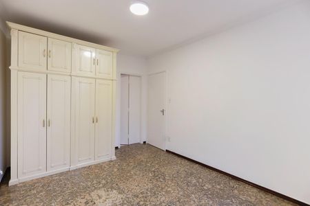 Casa para alugar com 217m², 4 quartos e 3 vagas Casa para alugar com 217m², 4 quartos e 3 vagasSuíte