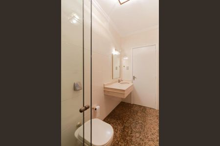 Casa para alugar com 217m², 4 quartos e 3 vagas Casa para alugar com 217m², 4 quartos e 3 vagasBanheiro social