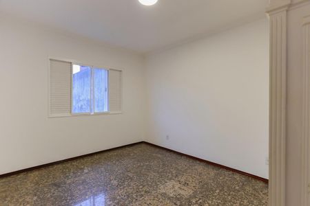 Casa para alugar com 217m², 4 quartos e 3 vagas Casa para alugar com 217m², 4 quartos e 3 vagasSuíte