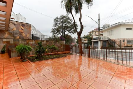 Casa para alugar com 217m², 4 quartos e 3 vagas Casa para alugar com 217m², 4 quartos e 3 vagasEntrada e garagem