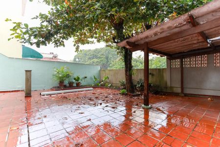 Casa para alugar com 217m², 4 quartos e 3 vagas Casa para alugar com 217m², 4 quartos e 3 vagasQuintal e jardim