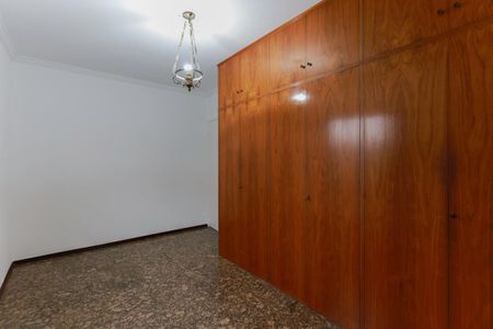 Casa para alugar com 217m², 4 quartos e 3 vagas Casa para alugar com 217m², 4 quartos e 3 vagasQuarto 1