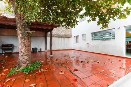 Casa para alugar com 217m², 4 quartos e 3 vagas Casa para alugar com 217m², 4 quartos e 3 vagasQuintal e jardim