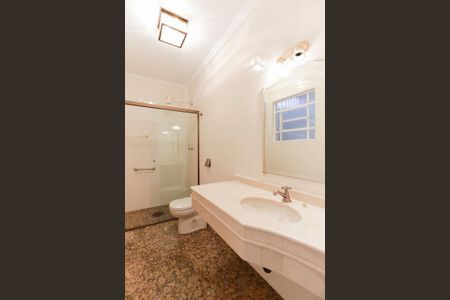 Casa para alugar com 217m², 4 quartos e 3 vagas Casa para alugar com 217m², 4 quartos e 3 vagasBanheiro social