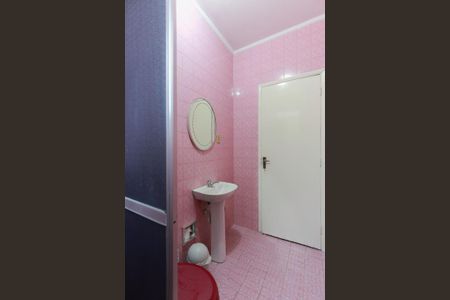 Casa para alugar com 217m², 4 quartos e 3 vagas Casa para alugar com 217m², 4 quartos e 3 vagasBanheiro do salão de festas