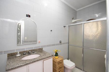 Casa à venda com 400m², 4 quartos e 6 vagasBanheiro da Suíte 2