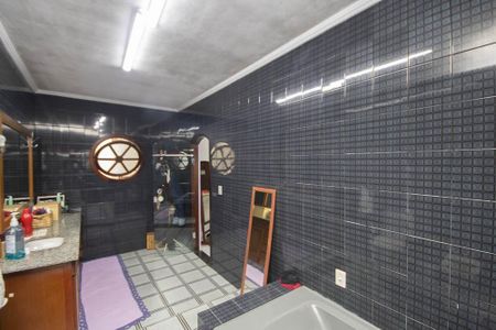 Casa à venda com 400m², 4 quartos e 6 vagasBanheiro da Suíte 4