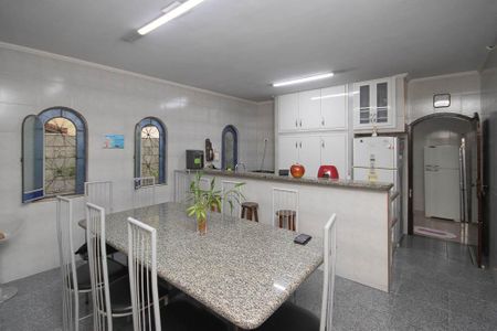 Casa à venda com 400m², 4 quartos e 6 vagasCozinha
