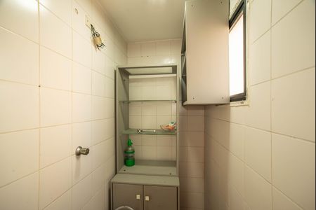 Apartamento à venda com 80m², 3 quartos e 2 vagas Apartamento à venda com 80m², 3 quartos e 2 vagasBanheiro de Serviço