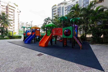 Apartamento para alugar com 132m², 3 quartos e 2 vagas Apartamento para alugar com 132m², 3 quartos e 2 vagasÁrea comum