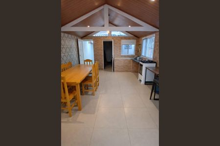 Casa à venda com 120m², 3 quartos e 3 vagas Casa à venda com 120m², 3 quartos e 3 vagasÁrea externa