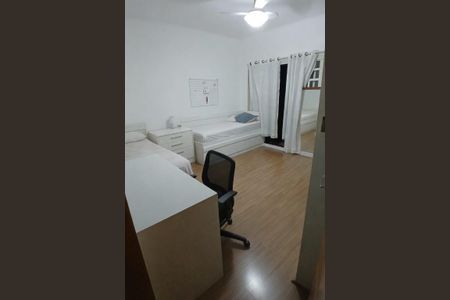 Casa à venda com 120m², 3 quartos e 3 vagas Casa à venda com 120m², 3 quartos e 3 vagasQuarto