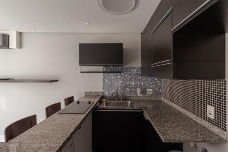 Cozinha de apartamento para alugar com 1 quarto, 50m² em Indianópolis, São Paulo
