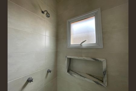 Casa de condomínio para alugar com 230m², 3 quartos e 4 vagasBanheiro da Suíte 2