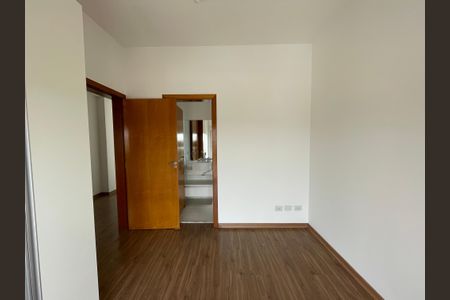 Casa de condomínio para alugar com 230m², 3 quartos e 4 vagasSuíte 2