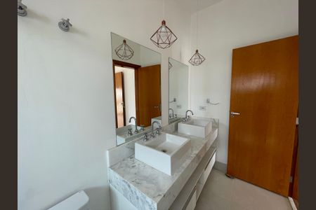 Casa de condomínio para alugar com 230m², 3 quartos e 4 vagasBanheiro da Suíte 3