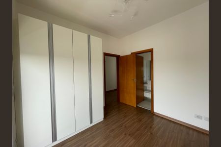 Casa de condomínio para alugar com 230m², 3 quartos e 4 vagasSuíte 2