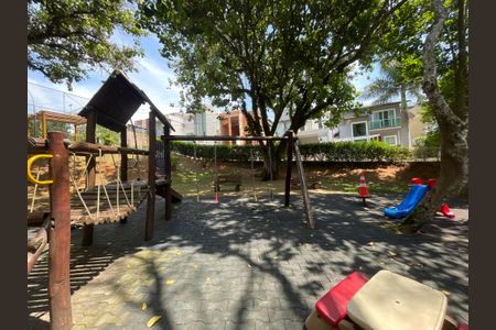 Casa de condomínio para alugar com 230m², 3 quartos e 4 vagasÁrea comum - Playground