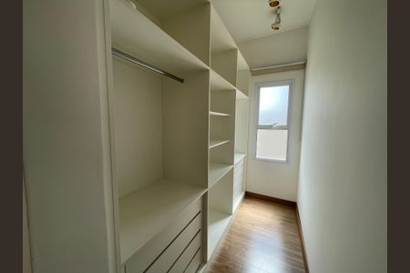 Casa de condomínio para alugar com 230m², 3 quartos e 4 vagasCloset da Suíte 3